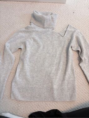 TAGS Gray Cashmere Wool Cold-Shoulder Turtleneck XS